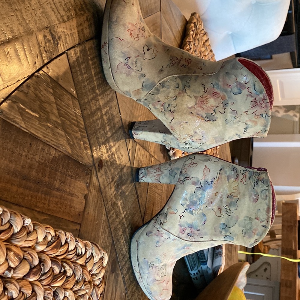 Artemis Booties - Picture 3 of 10